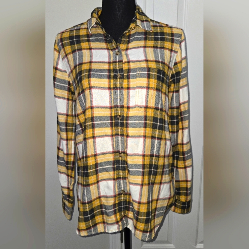 American Eagle Women's Yellow and Black Plaid Button-Up Shirt